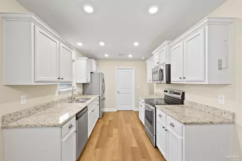 Kitchen - 2014 Sunset Pine Way, Gulf Breeze, FL 32563 photo 3 of 5