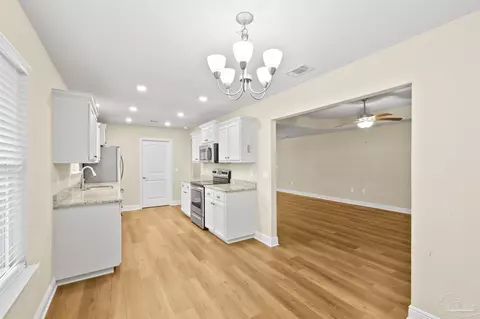 Kitchen - 2014 Sunset Pine Way, Gulf Breeze, FL 32563 photo 4 of 5