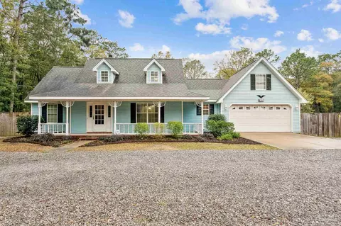 6137 Panther Dr, Milton, FL 32570