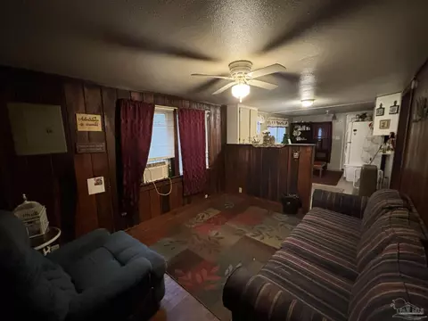 645 E Walnut Ave, Crestview, FL 32539 photo 6
