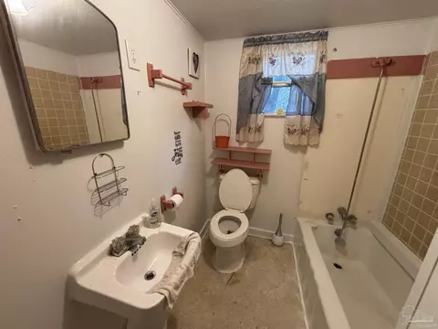 645 E Walnut Ave, Crestview, FL 32539 photo 11