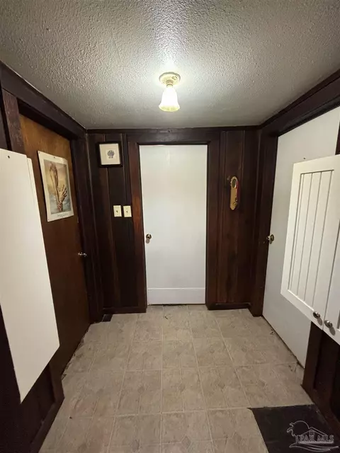 645 E Walnut Ave, Crestview, FL 32539 photo 9