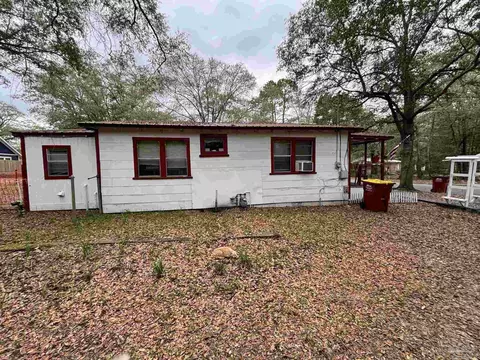 645 E Walnut Ave, Crestview, FL 32539 photo 4