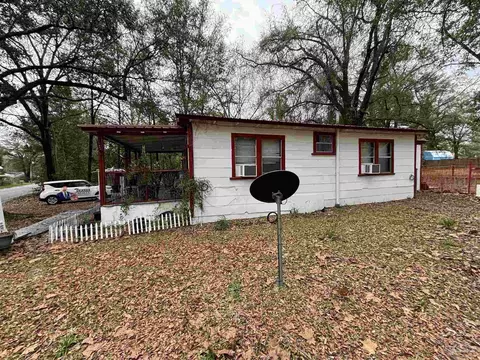 645 E Walnut Ave, Crestview, FL 32539 photo 2