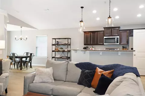 Living - 5949 Fairlands Rd, Milton, FL 32583 photo 2 of 3