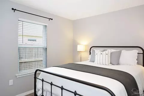 Bedroom - 5949 Fairlands Rd, Milton, FL 32583 photo 5 of 7