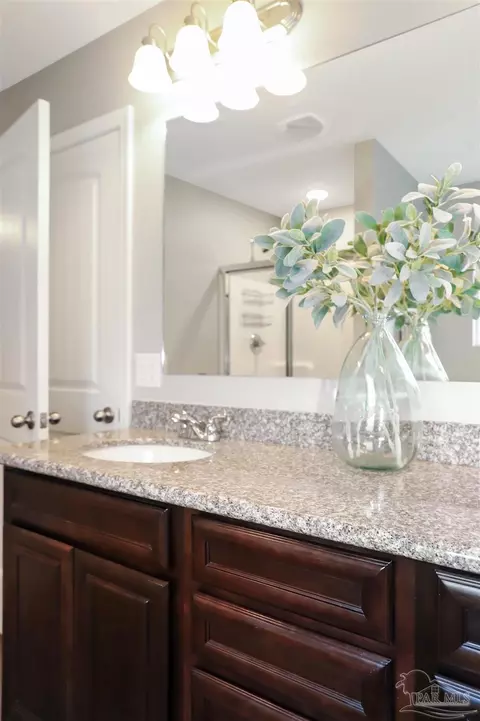 Bath - 5949 Fairlands Rd, Milton, FL 32583 photo 5 of 7