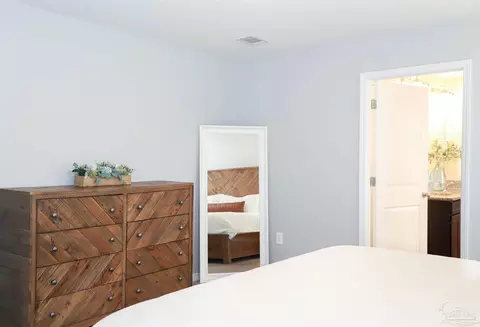 Bedroom - 5949 Fairlands Rd, Milton, FL 32583 photo 3 of 7