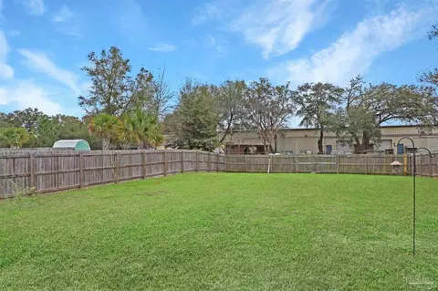Exterior - 5949 Fairlands Rd, Milton, FL 32583 photo 2 of 5