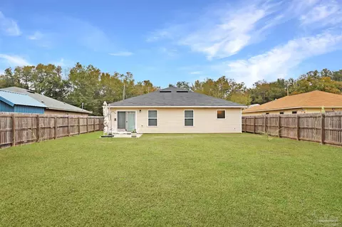 Exterior - 5949 Fairlands Rd, Milton, FL 32583 photo 4 of 5