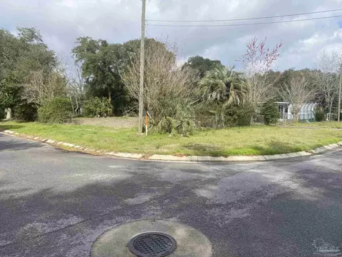 801 Bartow Ave, Pensacola, FL 32505