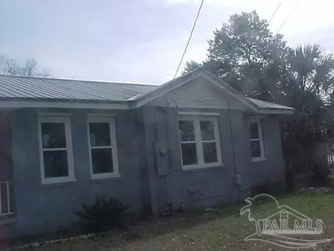 Exterior - 5208 Nimitz Rd, Milton, FL 32583 photo 2 of 9