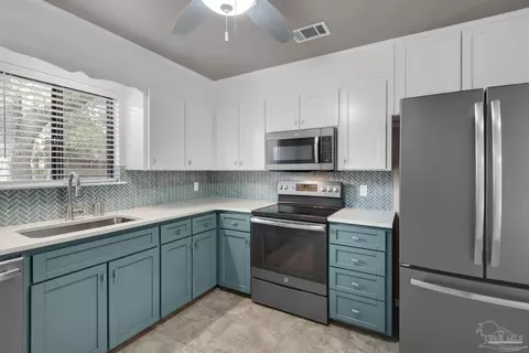 2558 Amberjack Ct, Pensacola, FL 32526