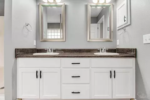 Bath - 4688 Thousand Oaks Blvd, Pace, FL 32571 photo 1 of 3