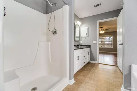 Bath - 4688 Thousand Oaks Blvd, Pace, FL 32571 photo 2 of 3