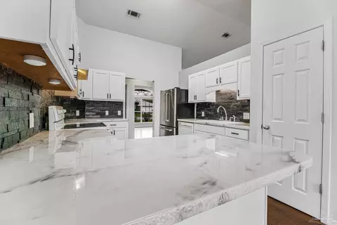 Kitchen - 4688 Thousand Oaks Blvd, Pace, FL 32571 photo 5 of 5