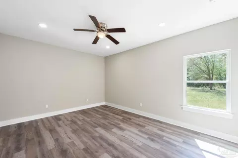 8261 Larson Ln, Milton, FL 32583 photo 28
