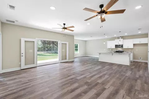 8261 Larson Ln, Milton, FL 32583 photo 13