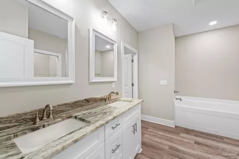8261 Larson Ln, Milton, FL 32583 photo 33