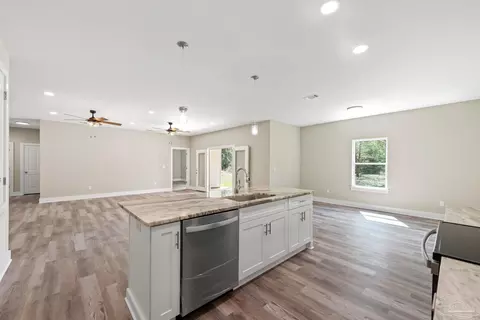 8261 Larson Ln, Milton, FL 32583 photo 23