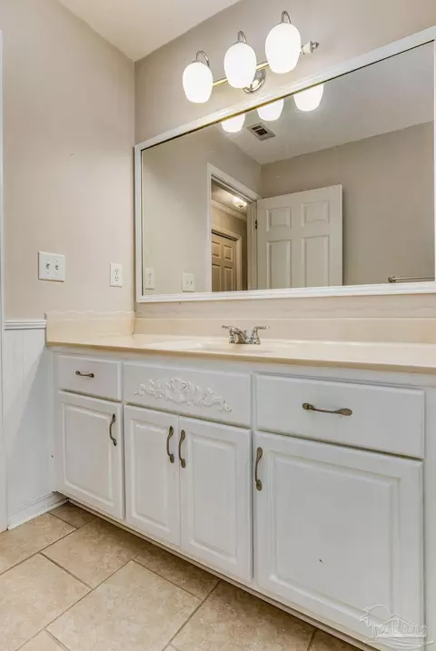 Bath - 1661 Blanc Ln, Cantonment, FL 32533 photo 4 of 4