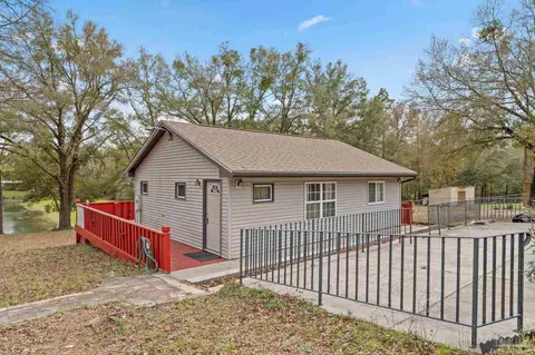 11147 N Lakeview Dr, Milton, FL 32583
