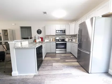 Kitchen - 6835 Stirrup Ln, Milton, FL 32570 photo 4 of 5