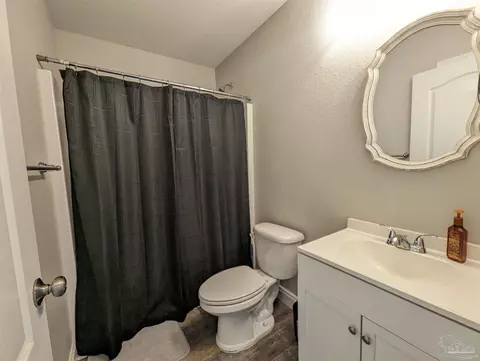 Bath - 6835 Stirrup Ln, Milton, FL 32570 photo 1 of 1