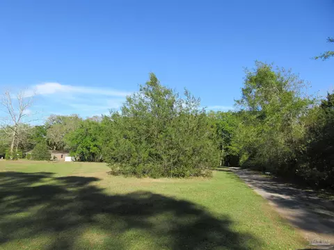 Exterior - 5040 Braxton Ln, Pace, FL 32571 photo 15 of 20