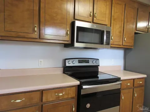 Kitchen - 5040 Braxton Ln, Pace, FL 32571 photo 2 of 3