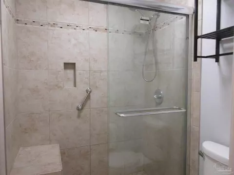 Bath - 5040 Braxton Ln, Pace, FL 32571 photo 2 of 4