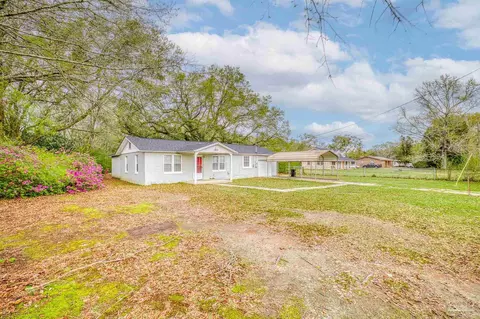 203 W Plaza Rd, Cantonment, FL 32533