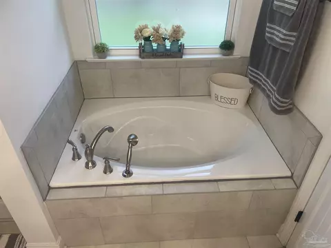 Bath - 2988 Cobbtown Rd, Jay, FL 32565 photo 2 of 3
