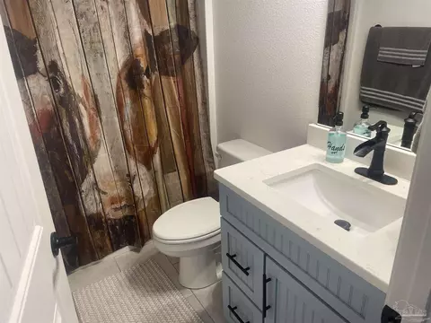 Bath - 2988 Cobbtown Rd, Jay, FL 32565 photo 3 of 3
