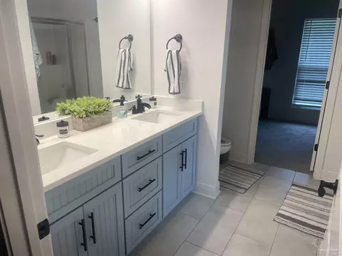 Bath - 2988 Cobbtown Rd, Jay, FL 32565 photo 1 of 3