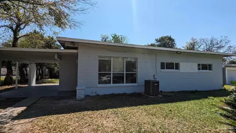 111 Aquamarine Dr, Pensacola, FL 32505