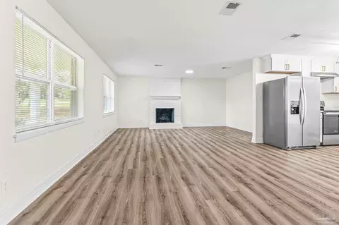 803 E Kingsfield Rd, Cantonment, FL 32533 photo 6