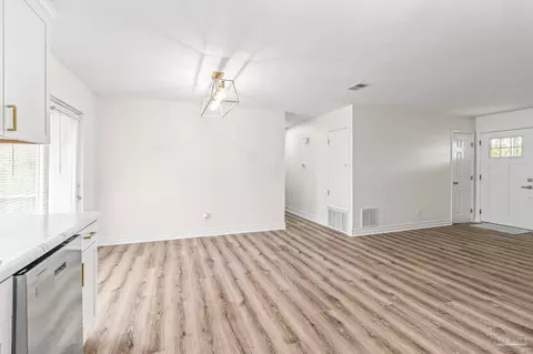 803 E Kingsfield Rd, Cantonment, FL 32533 photo 16