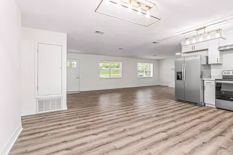 803 E Kingsfield Rd, Cantonment, FL 32533 photo 18