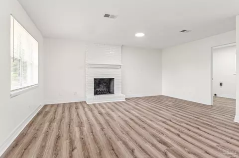 803 E Kingsfield Rd, Cantonment, FL 32533 photo 8
