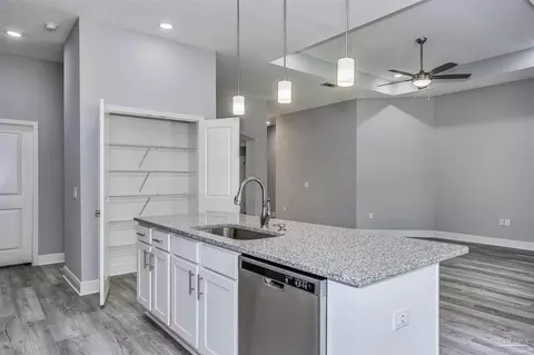 Kitchen - 10085 Bellbrook Rd, Milton, FL 32583 photo 4 of 5