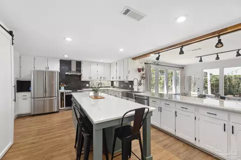 9550 Sunnybrook Dr, Navarre, FL 32566
