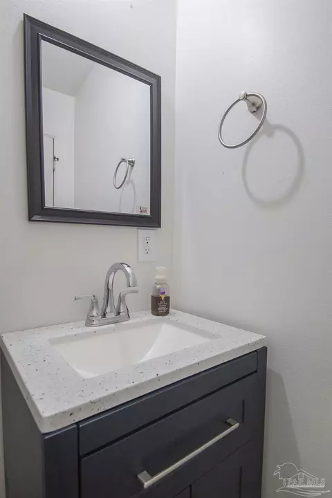 Bath - 4217 Byrnwyck Pl, Pace, FL 32571 photo 8 of 8