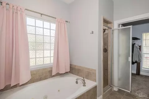 Bath - 4217 Byrnwyck Pl, Pace, FL 32571 photo 7 of 8