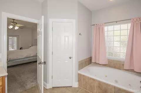 Bath - 4217 Byrnwyck Pl, Pace, FL 32571 photo 5 of 8