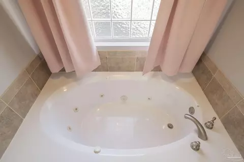 Bath - 4217 Byrnwyck Pl, Pace, FL 32571 photo 6 of 8