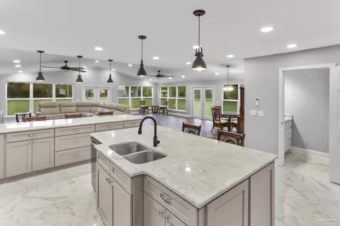955 Carlton Rd, Pensacola, FL 32534