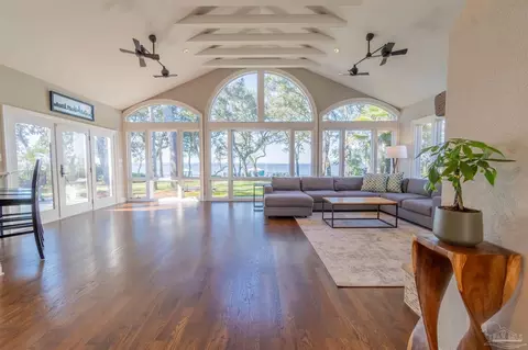 208 Northcliffe Dr, Gulf Breeze, FL 32561