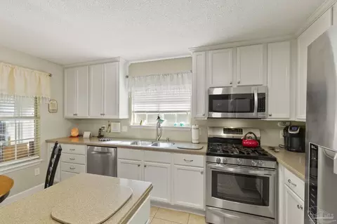 Kitchen - 3004 Harlington Pl, Cantonment, FL 32533 photo 3 of 4