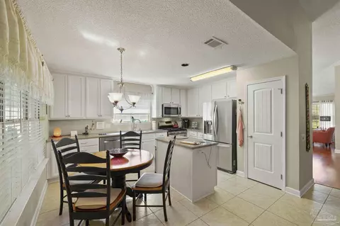 Kitchen - 3004 Harlington Pl, Cantonment, FL 32533 photo 2 of 4